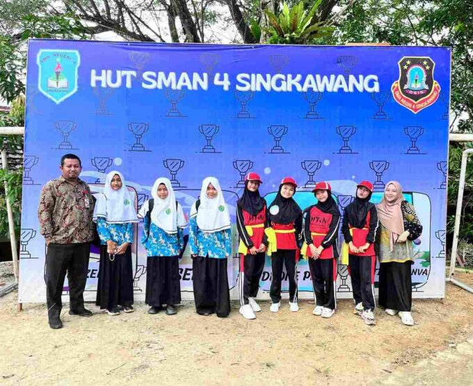 Siswa MTsN Singkawang Ikuti Pelatihan Desain Poster di SMA Negeri 4 Singkawang