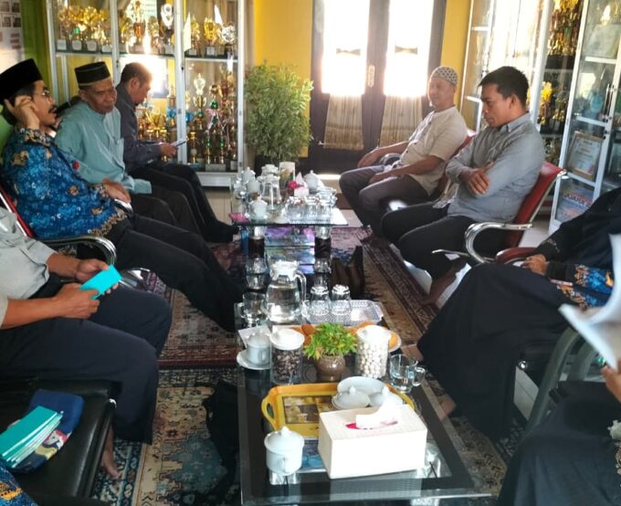 Rapat Panitia Pembangunan Masjid Andalusia Miftahul Ilmi MTsN Singkawang Bahas Kelanjutan Proyek dan Penggalangan Dana