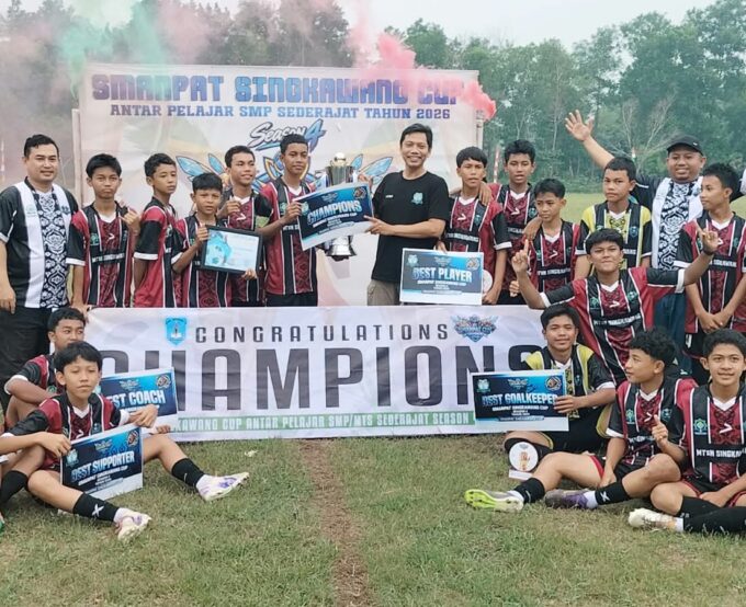 Tampil Gemilang di SMANPAT CUP, MTsN Singkawang Sabet Juara 1 Tanpa Kebobolan